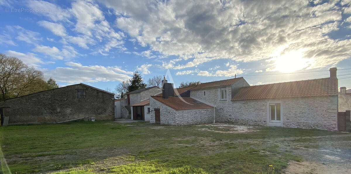 Maison à SAINT-ETIENNE-DE-MER-MORTE