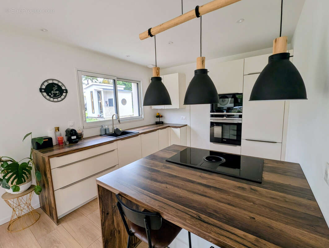 Maison à LA QUEUE-LES-YVELINES