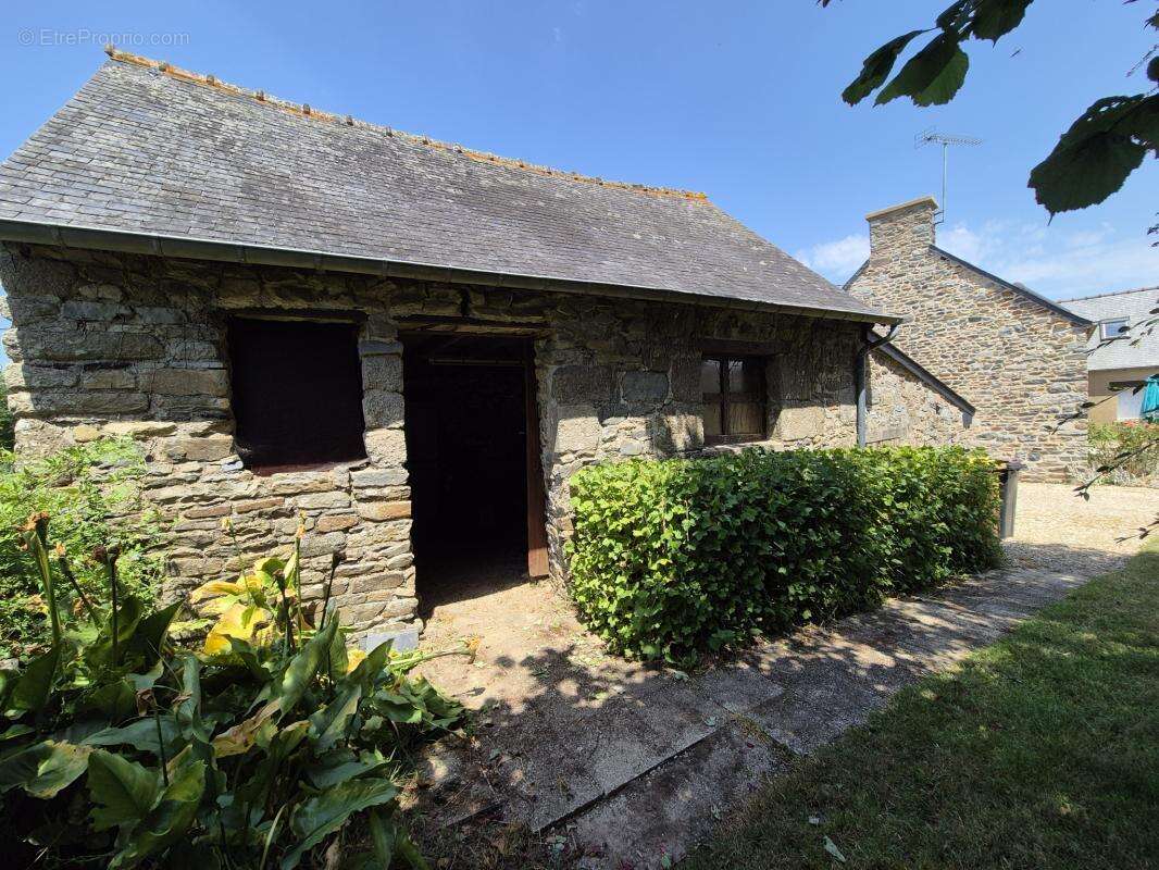 Maison en pierres sous ardoises -- 5 chambres, double garage - photo 17