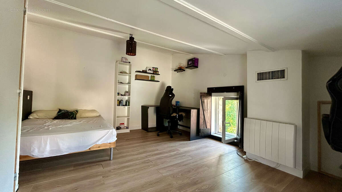 CHATEAUGAY - Maison de bourg Auvergnate de 101 m2, 3 chambres, garage, cave et parking double. - photo 9