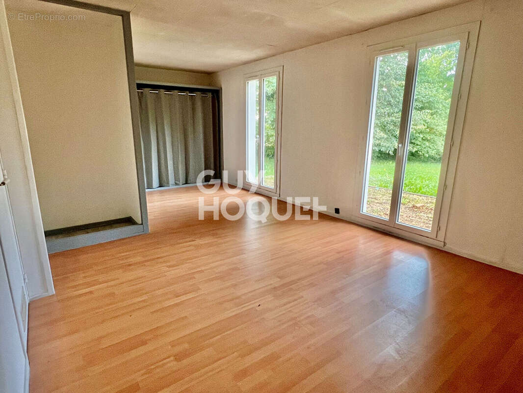 Maison à ESPINASSE-VOZELLE