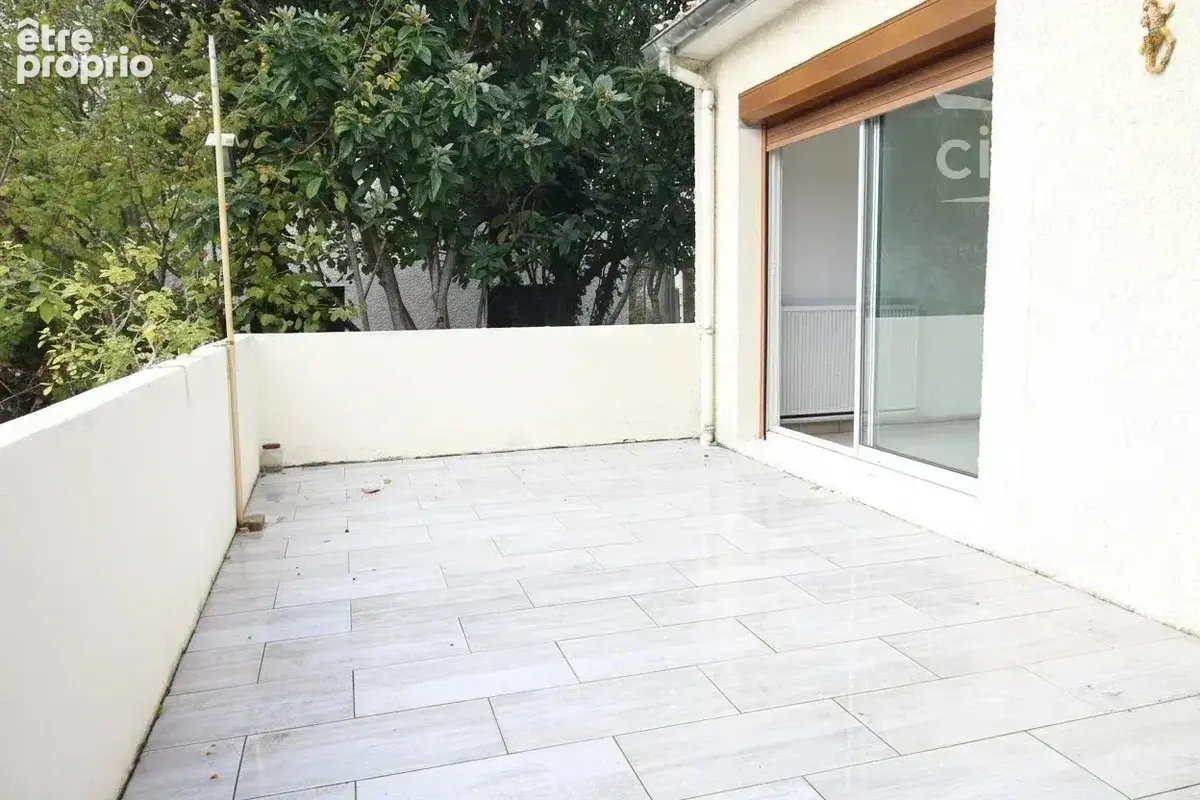 Maison de plain-pied avec jardin, garage et vue sur les montagnes - photo 2