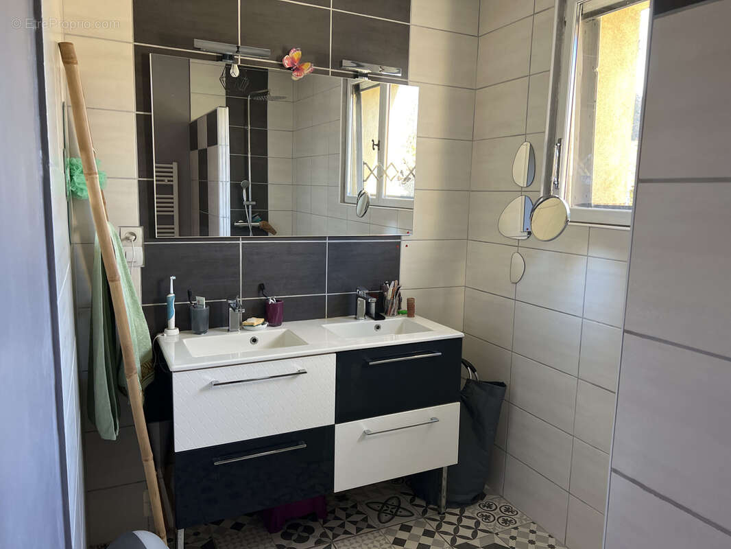 Maison à SAINT-ROMAIN-DE-LERPS