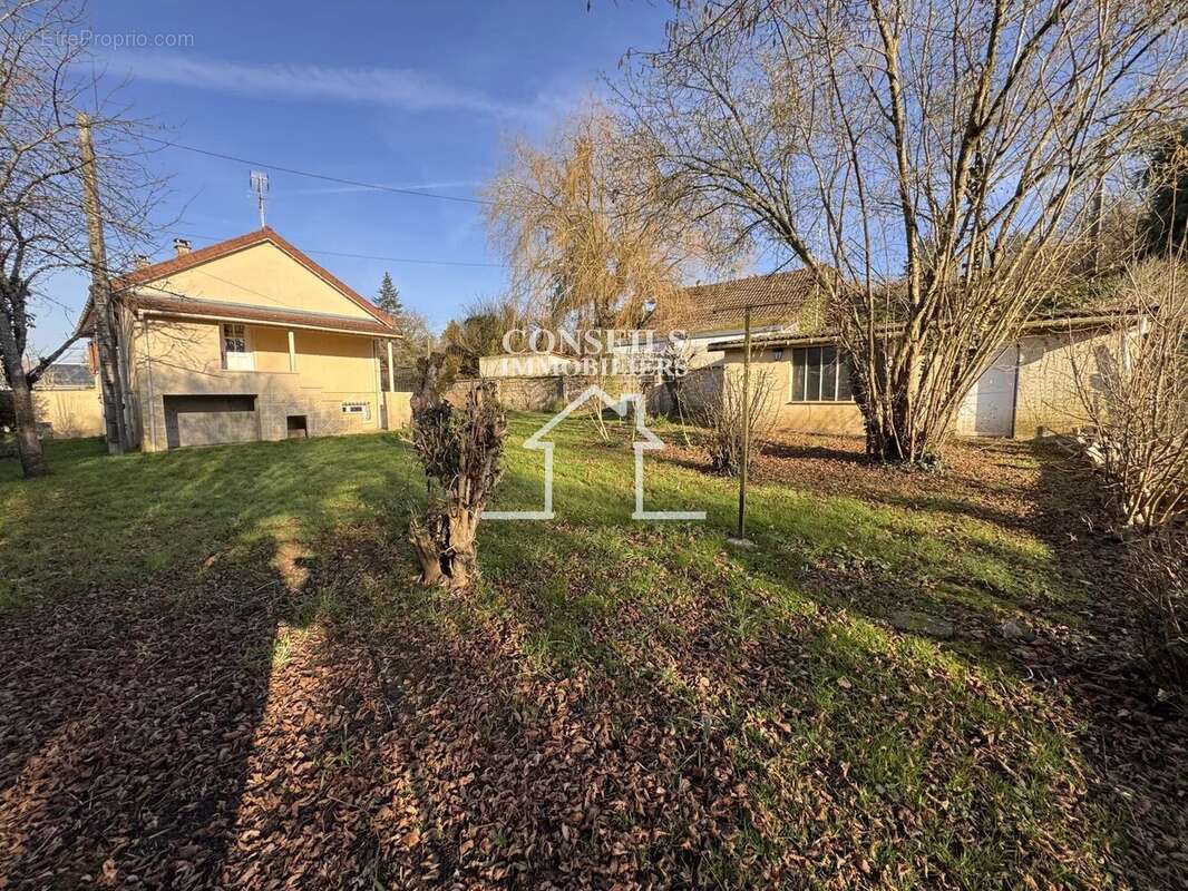 Maison à VILLENEUVE-SUR-YONNE