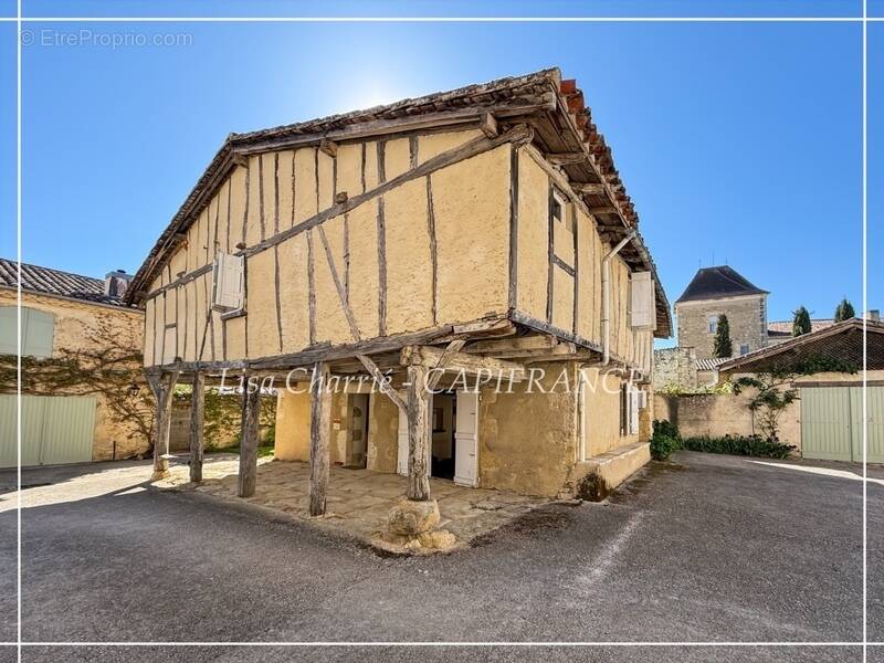 Maison à VIC-FEZENSAC