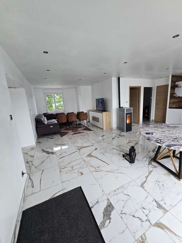 Maison à SAINT-MARTIN-DE-FRAIGNEAU