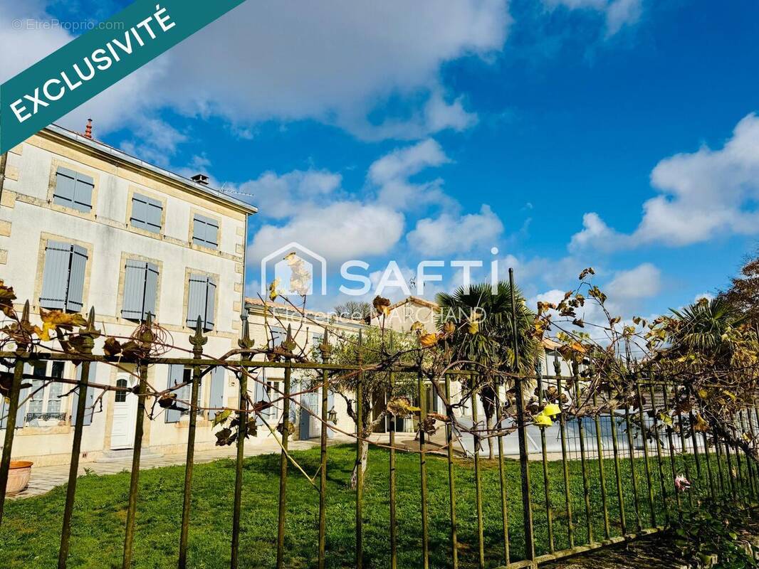 Photo 1 - Maison à FRONTENAY-ROHAN-ROHAN