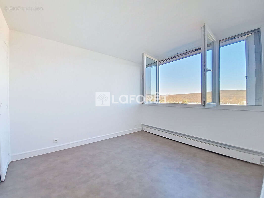 Appartement à VERNEUIL-SUR-SEINE