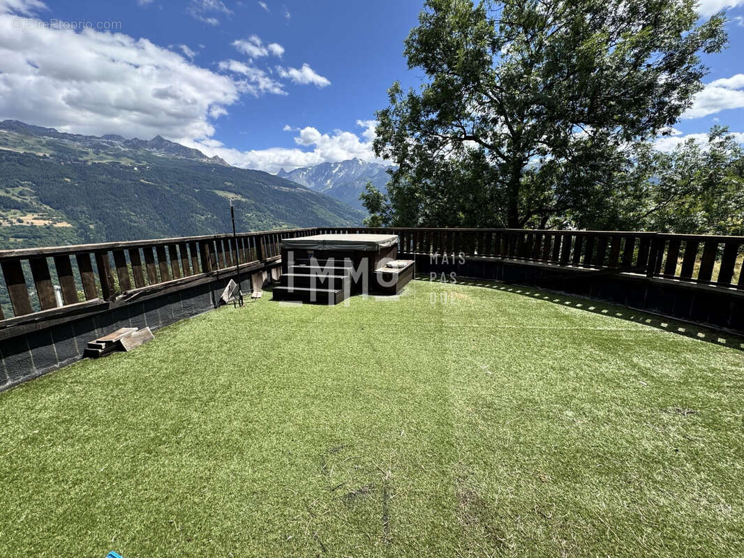 Maison à LES CHAPELLES