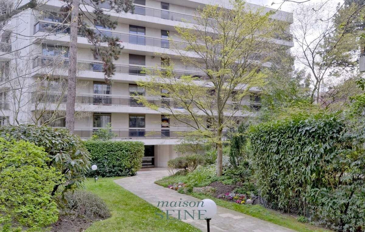 Appartement à NEUILLY-SUR-SEINE