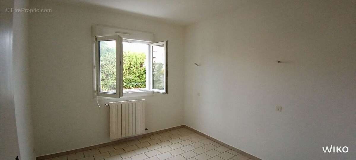 Maison à SAINT-JULIEN-LES-ROSIERS