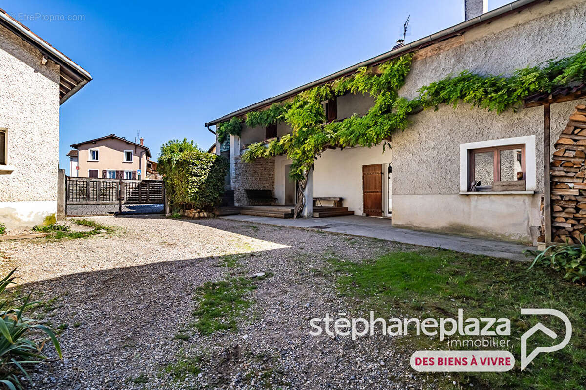 Maison de village avec cachet et charme de 171m², 4 chambres + espace bureau, dépendance, jardin et 2 places de stationnement au - photo 16