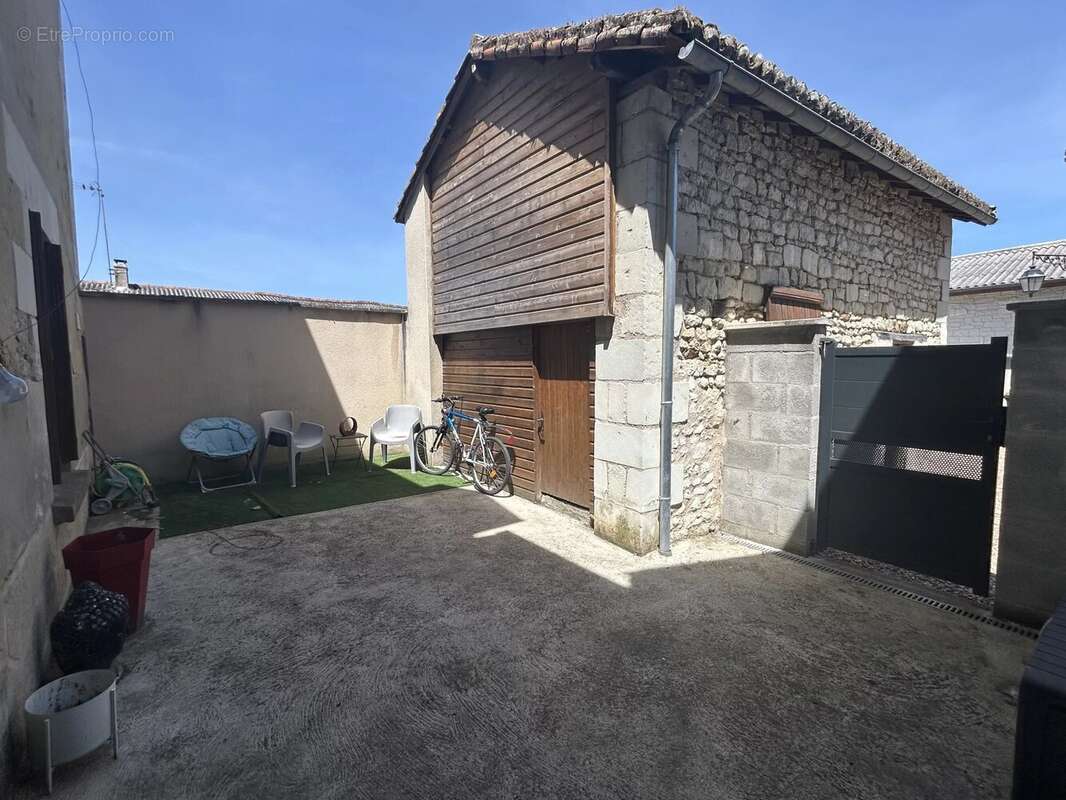 Maison à OUZILLY