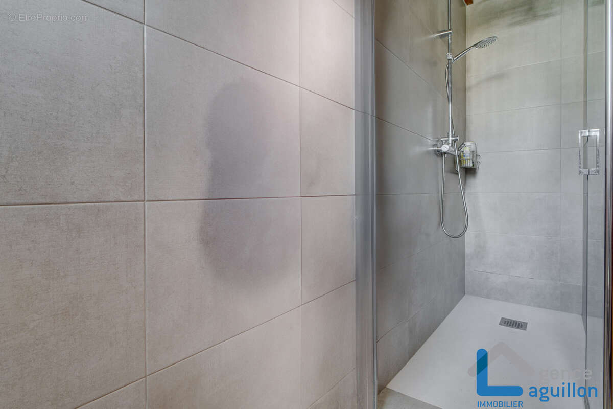 Maison 3 pieces en copropriete sur 3 niveaux avec terrasse, jardin et parking - photo 18