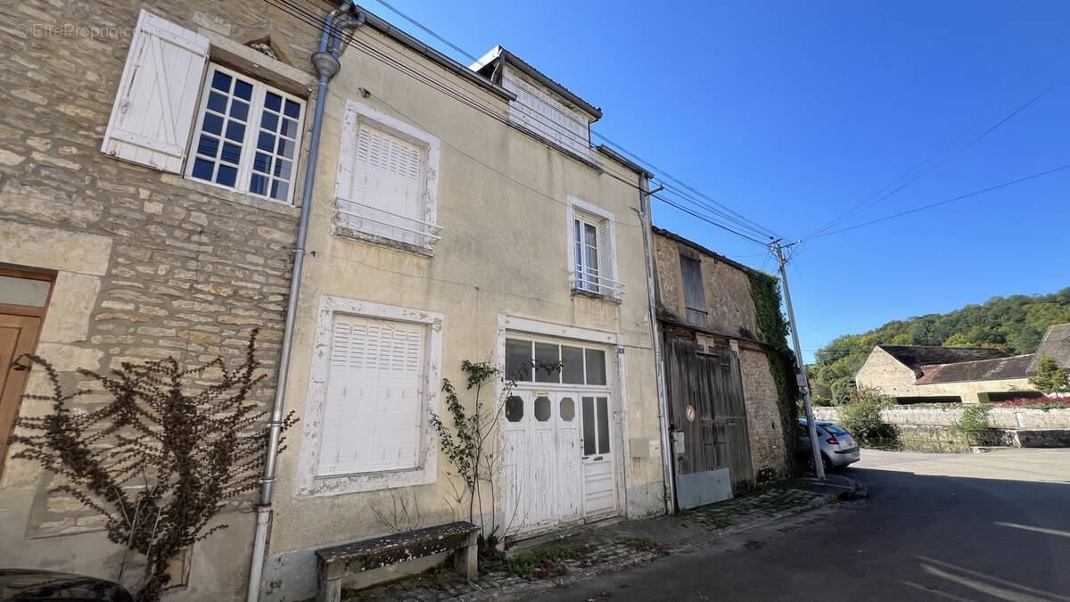 Maison à L'ISLE-SUR-SEREIN