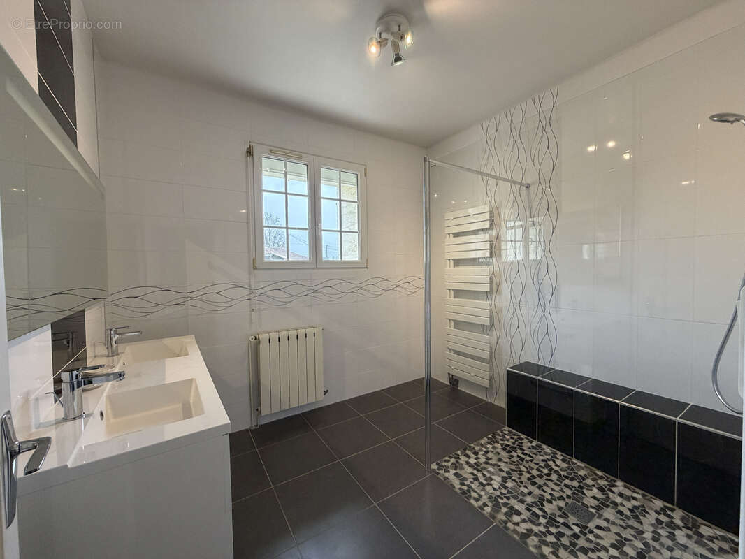 Maison à SAINT-PIERRE-DE-CLAIRAC