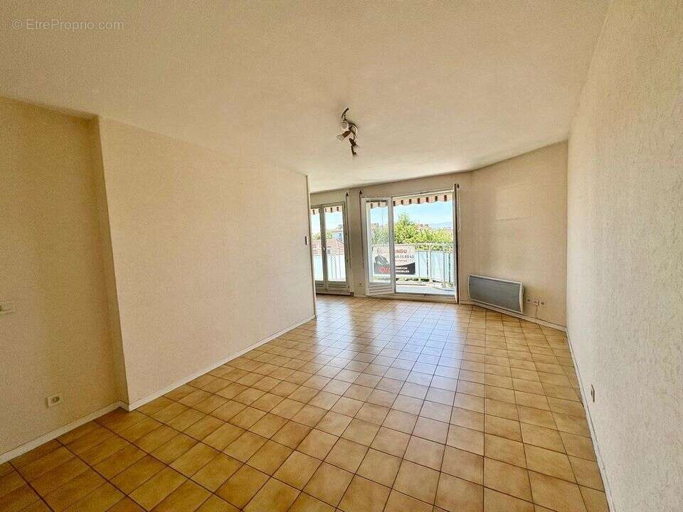 Appartement à VILLE-LA-GRAND