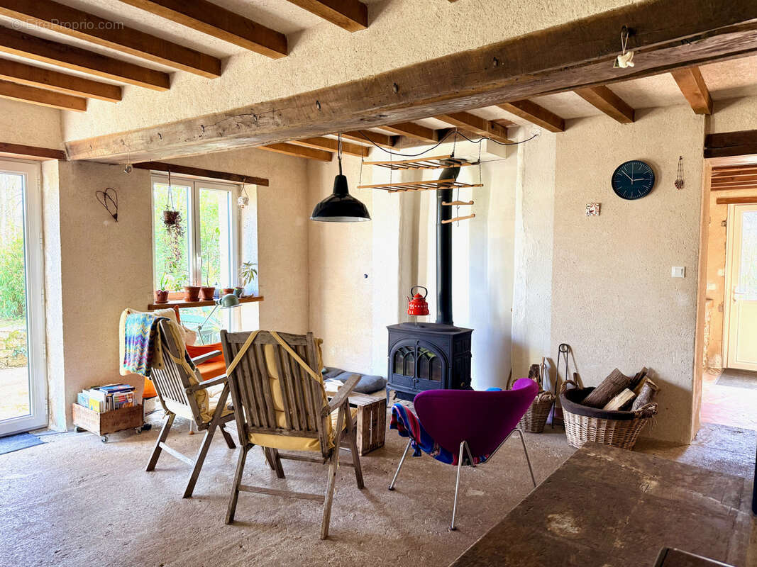 Maison à MONTIGNE-LES-RAIRIES