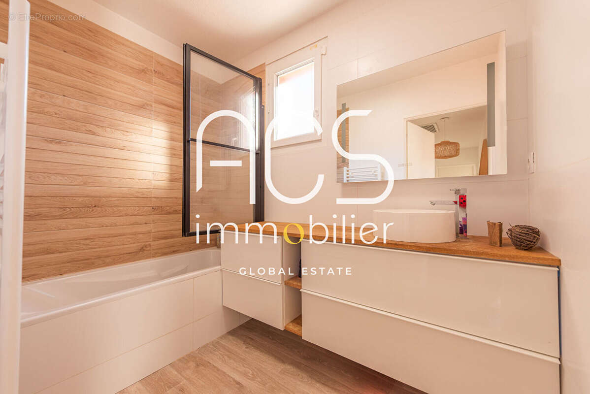 Maison à CHATEAUNEUF-LES-MARTIGUES