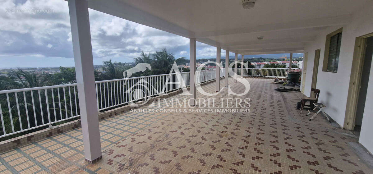 Spacieuse maison multi-niveaux   idéal famille ou investissement à Acajou au LAMENTIN - photo 3