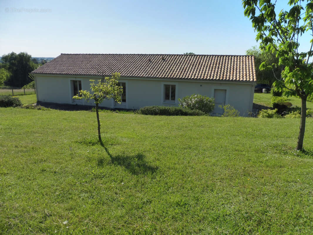 Sur les hauteurs de riberac tres belle vue - photo 23
