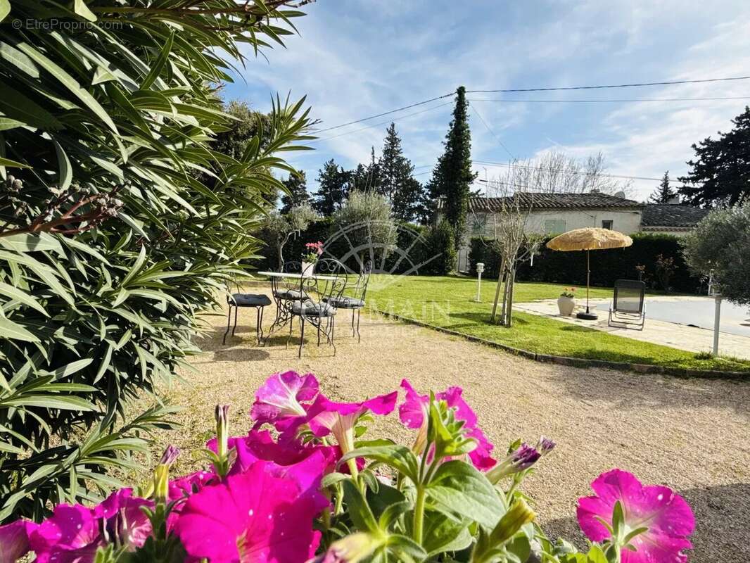 Maison à L'ISLE-SUR-LA-SORGUE