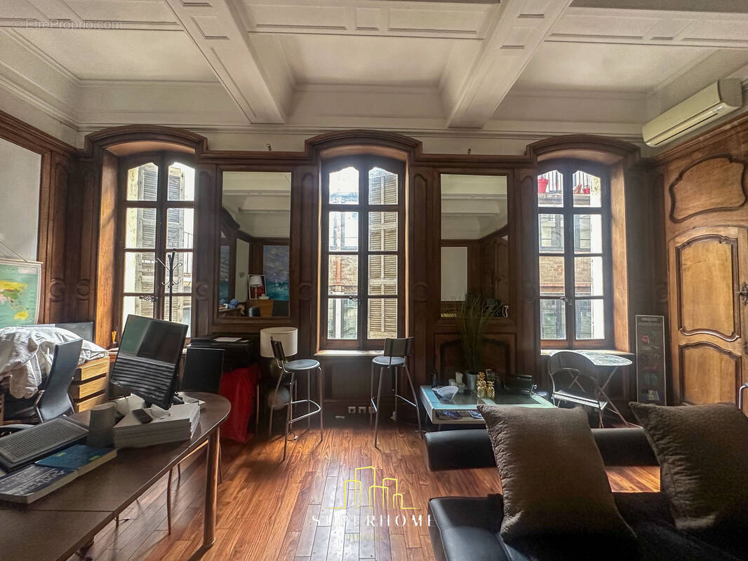 Appartement à MARSEILLE-1E