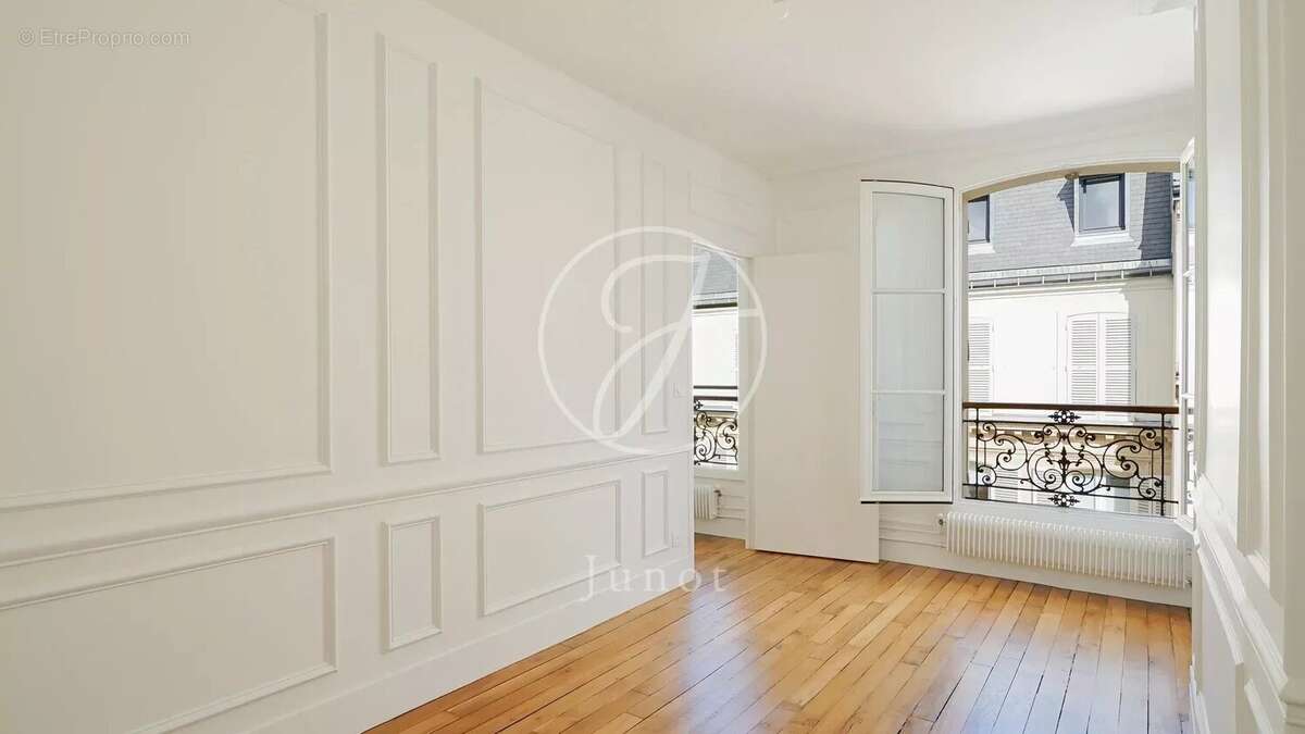 Appartement à PARIS-8E