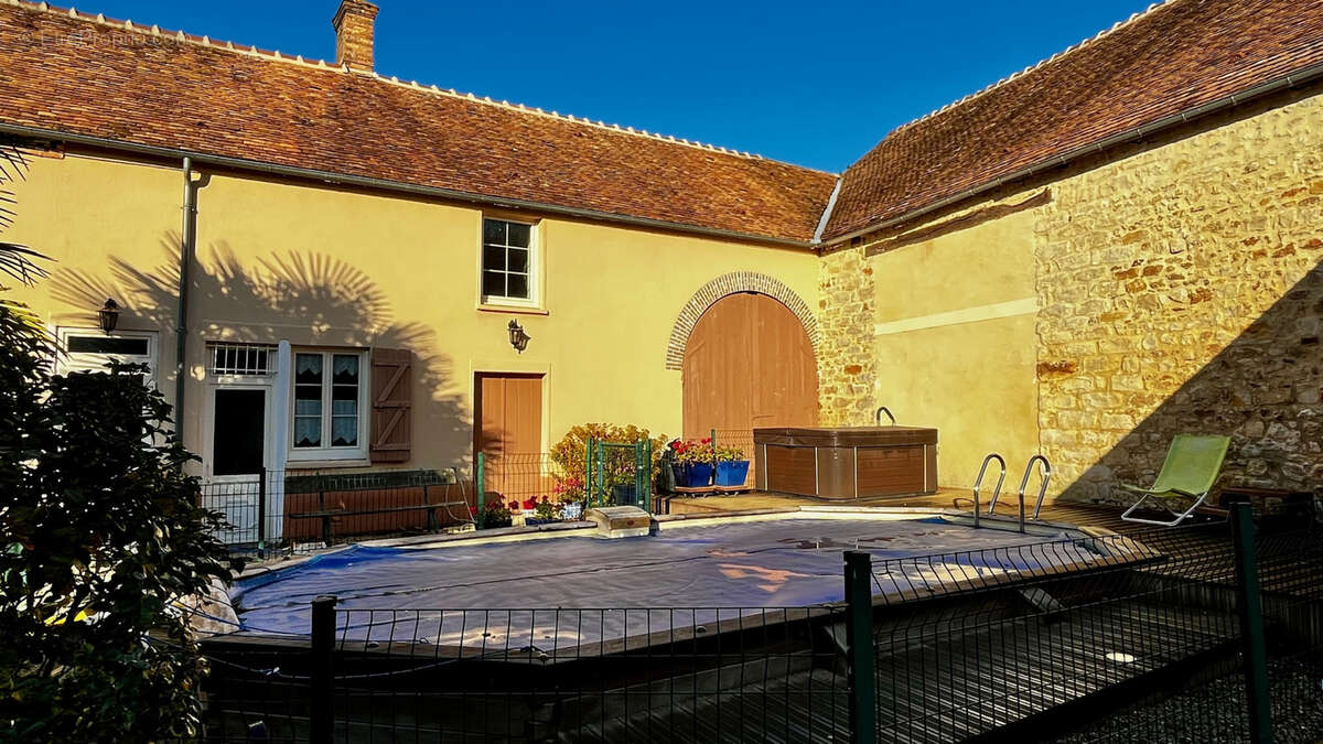 Maison à THOURY-FEROTTES