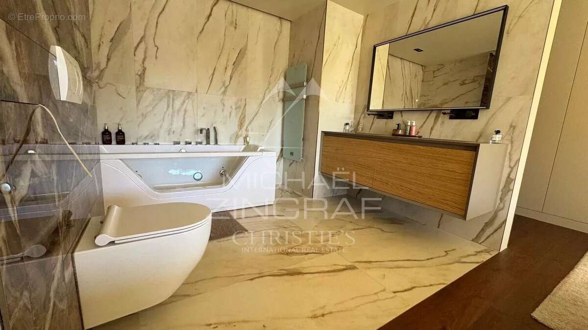 Appartement à MANDELIEU-LA-NAPOULE