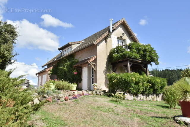 n°3 - Maison à CHAROLLES
