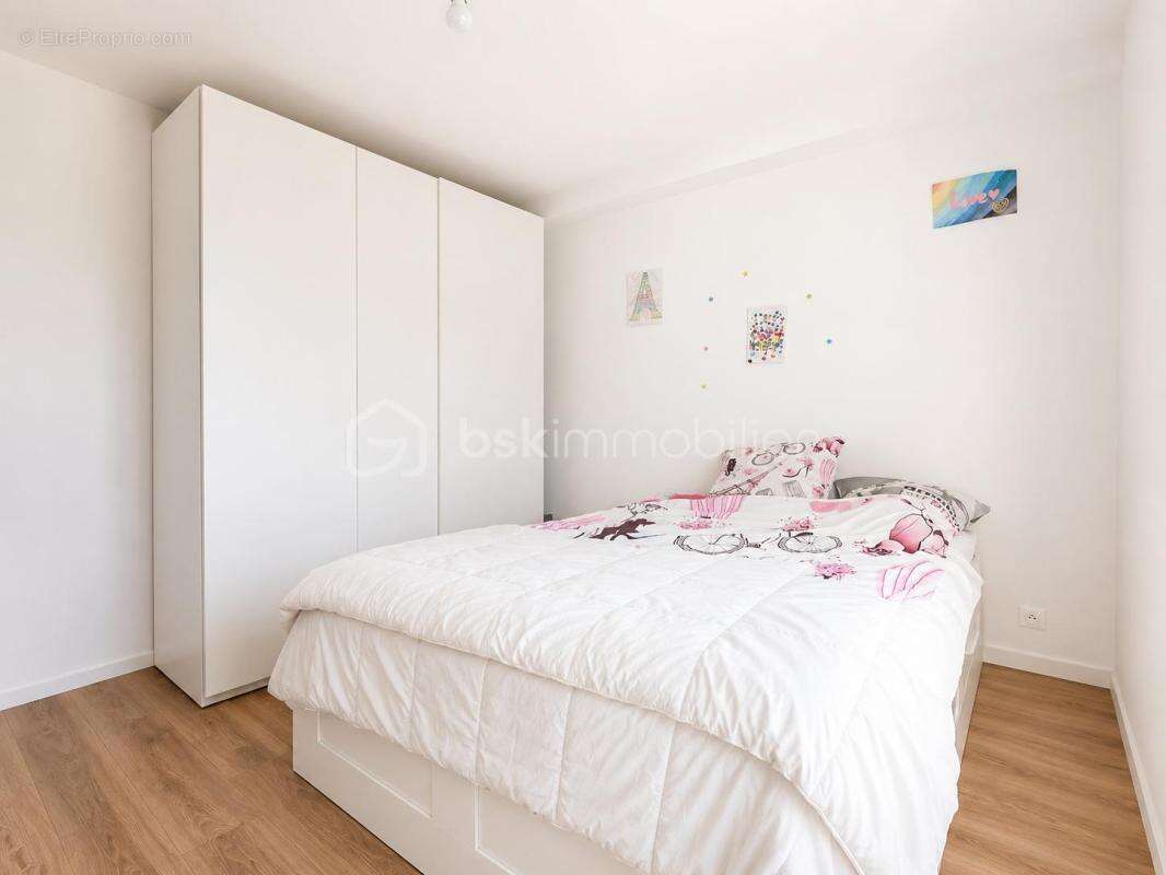Maison familiale 5 pièces - 85 m ² habitables - Terrain de 216 m² - Combles aménagés de 27 m² - Jardin sans vis-à-vis - photo 9