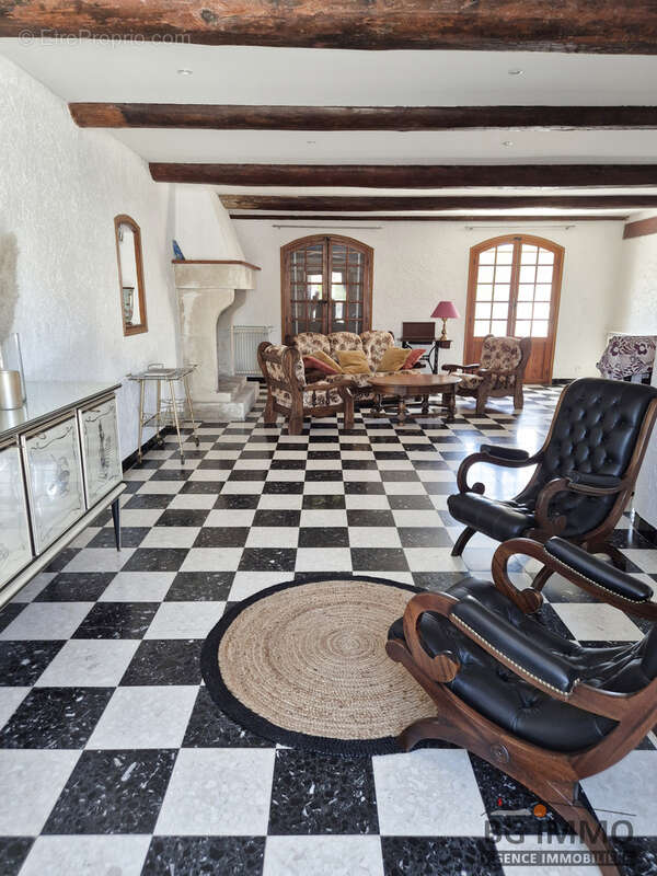 Villa F6/7 sur 1554 m2 de terrain avec garage et piscine - photo 10
