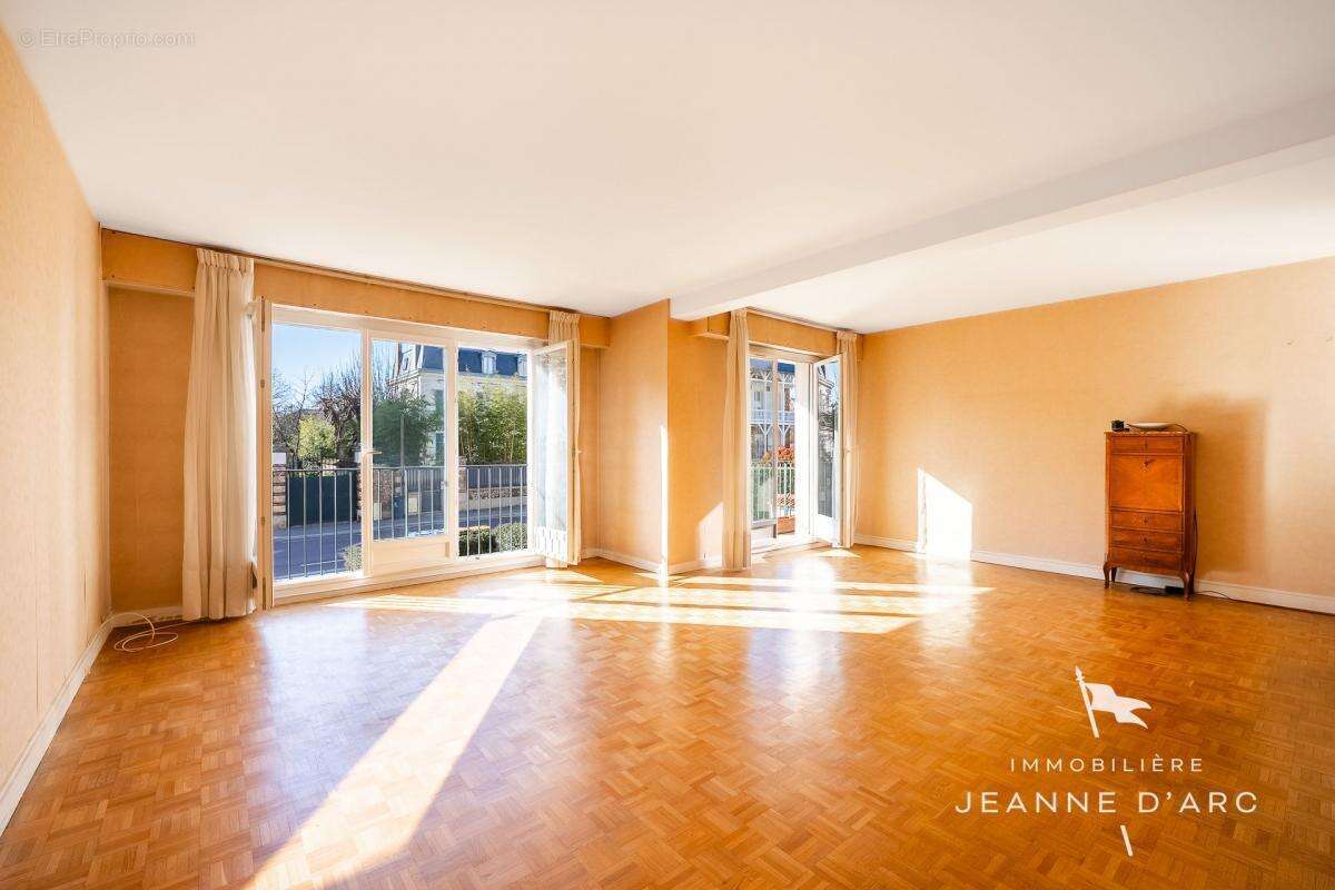 Appartement à VERSAILLES