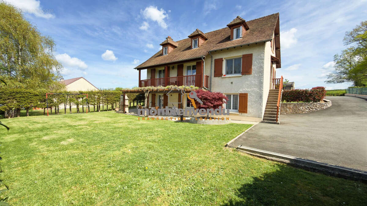 Maison à ARPAJON-SUR-CERE