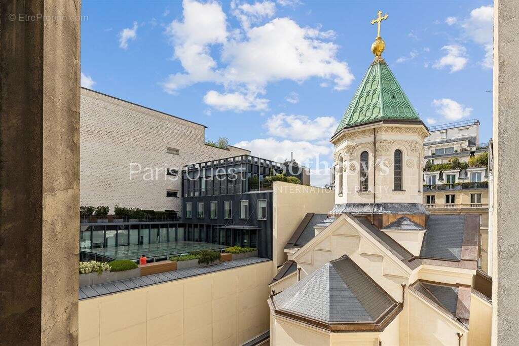 Appartement à PARIS-8E