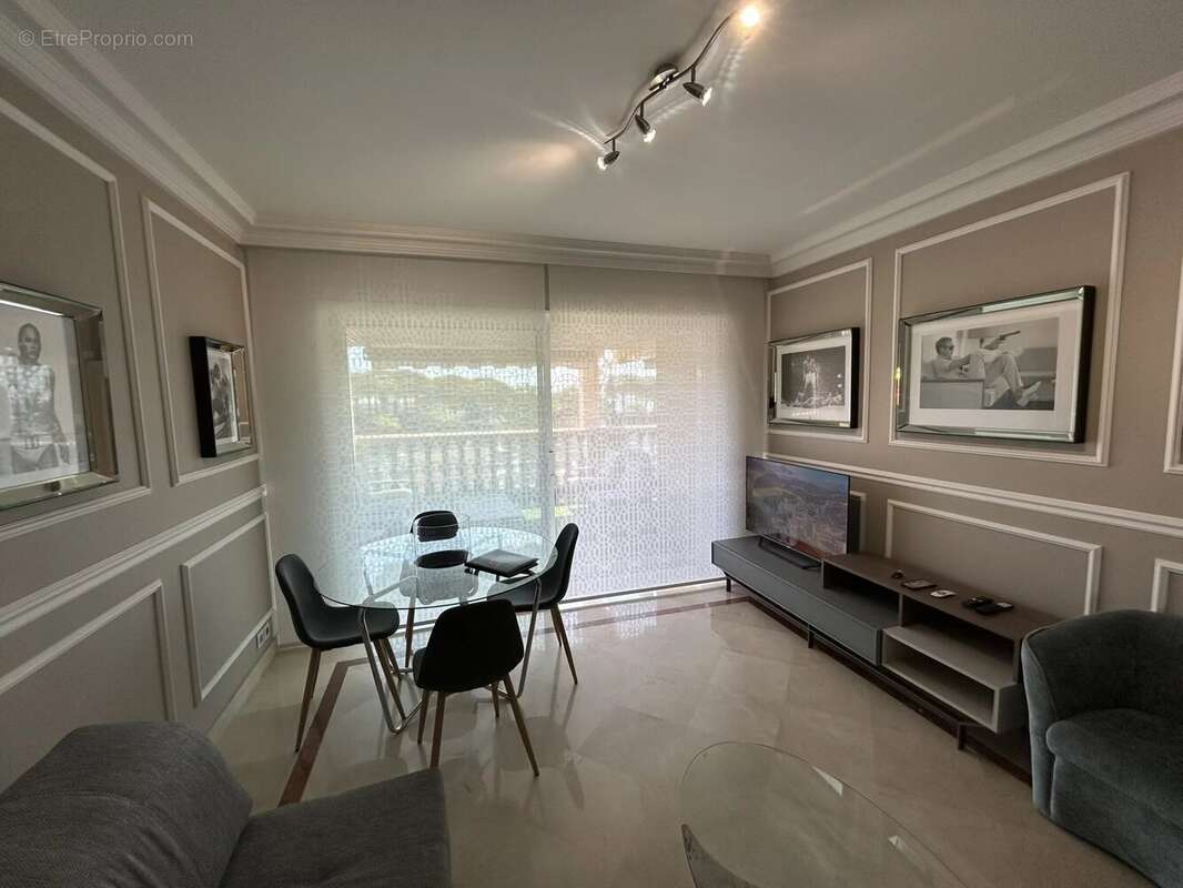Appartement à VALLAURIS