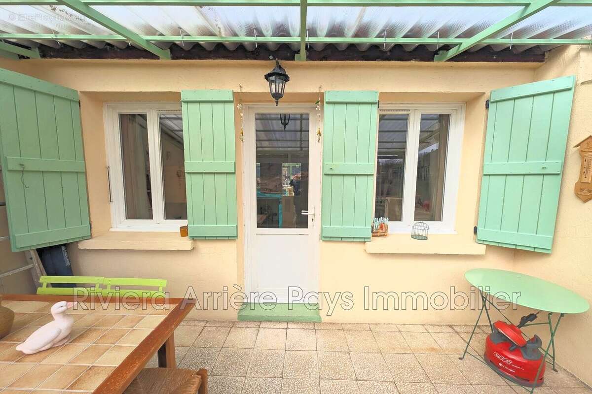 Appartement à PUGET-THENIERS