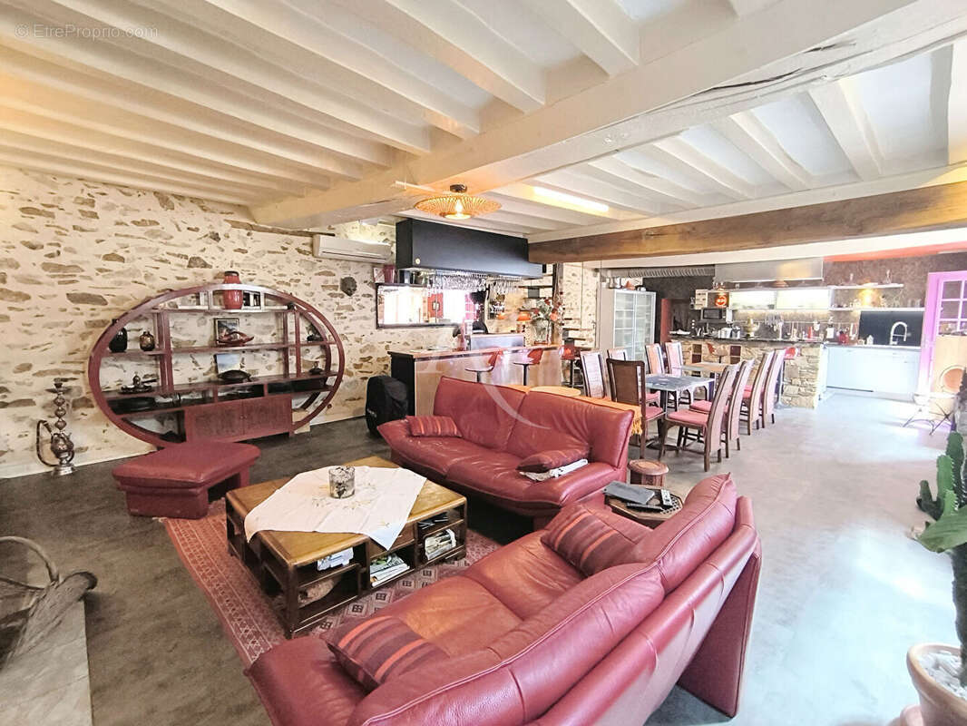 Maison à GREZ-NEUVILLE