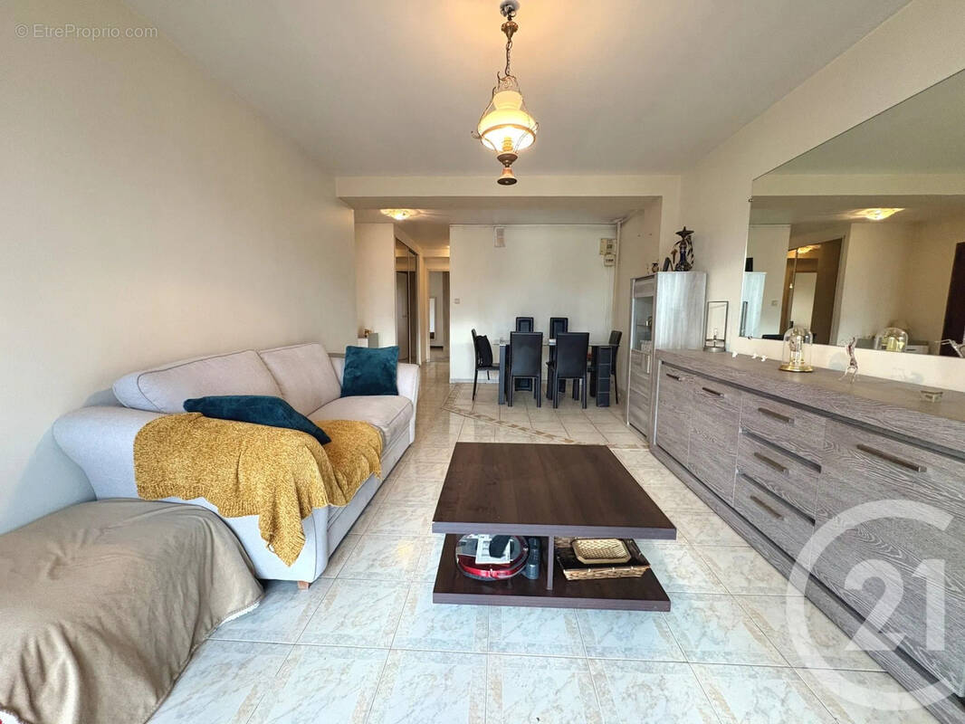 Appartement à MARSEILLE-4E