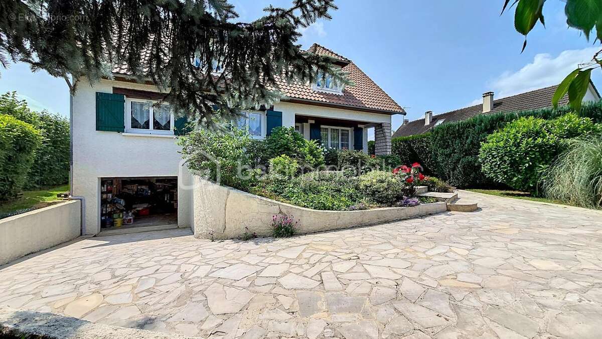 Maison à CHEVRY-COSSIGNY