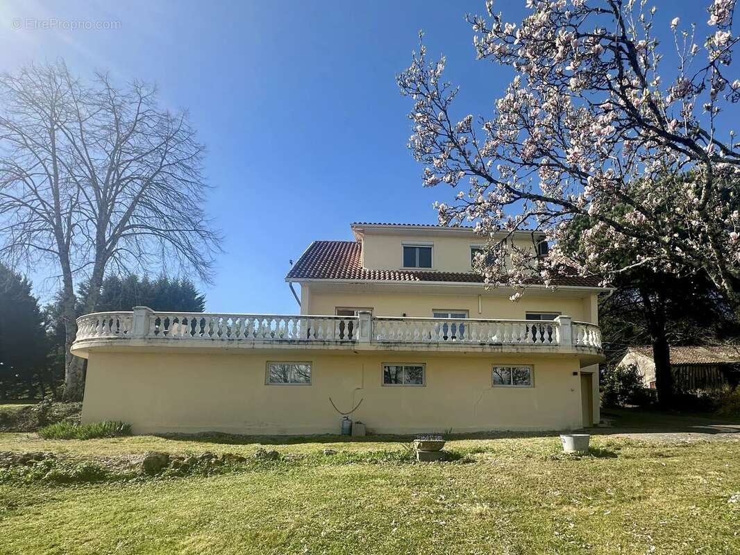 Maison à SEYCHES