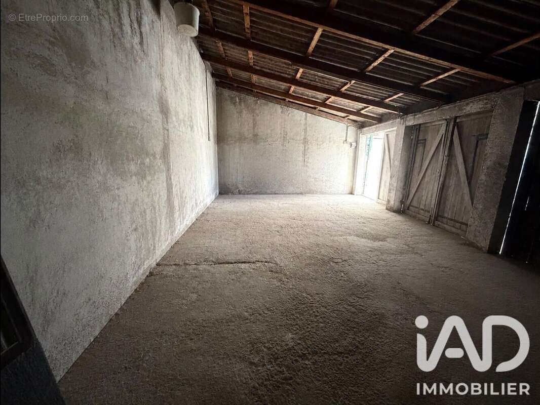 Parking 184 m² à Mulhouse  - photo 2