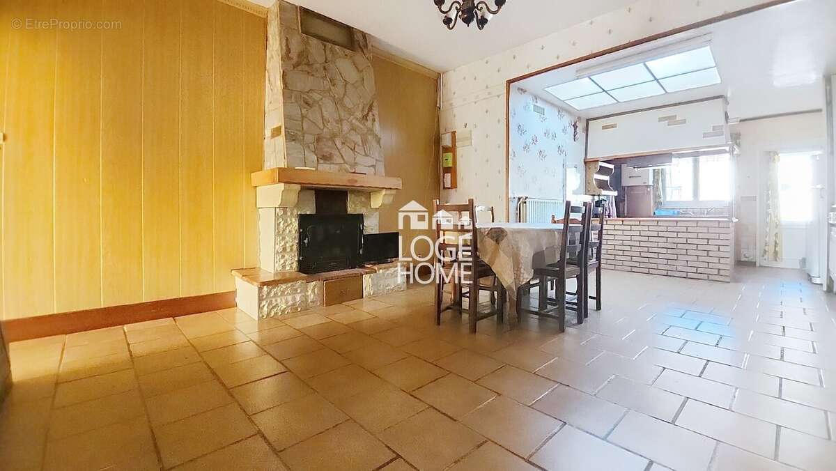 Séjour avec cuisine ouverte équipée - Maison à HENIN-BEAUMONT