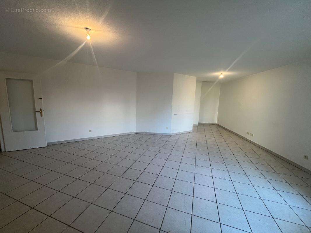 Appartement T4 de 86 m² en rez-de-jardin – Centre de Pont-de-Chéruy - photo 6
