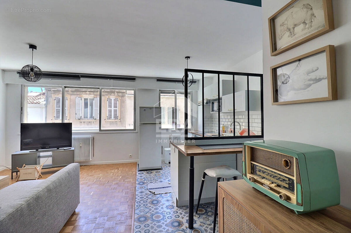 Appartement à MARSEILLE-4E