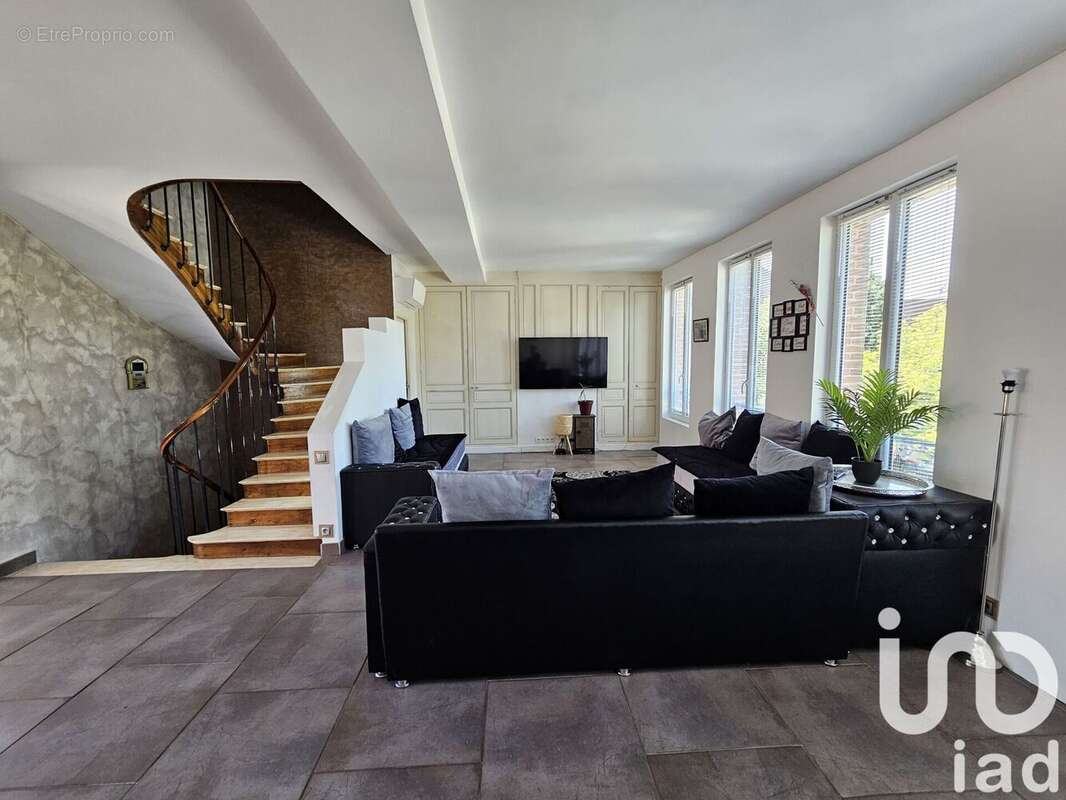 Photo 5 - Maison à VILLENEUVE-L'ARCHEVEQUE