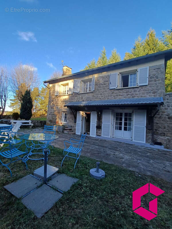 Maison à MONTREGARD