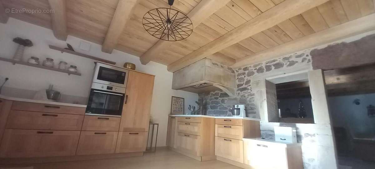 Ferme de caractére avec gîte entierement rénovés et étang de 4 hectares - photo 3