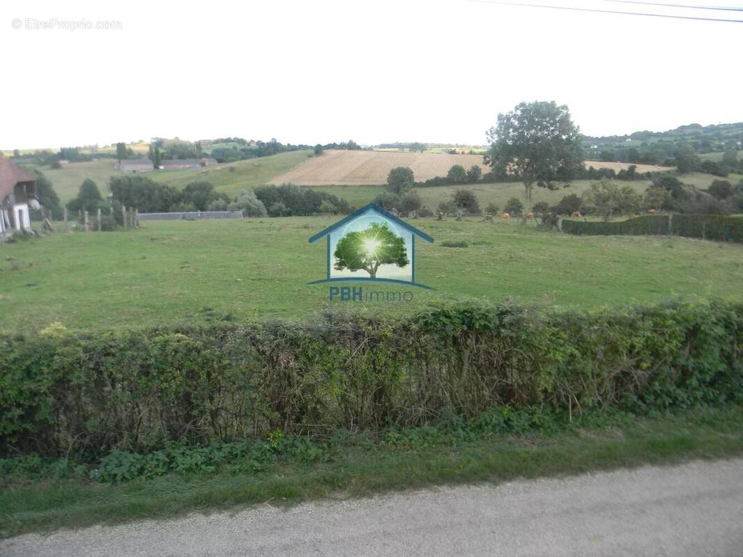 Terrain à NEUFCHATEL-EN-BRAY